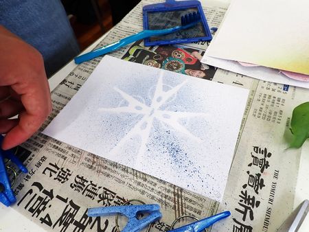 生活用品を用いたスパッタリングの試作１