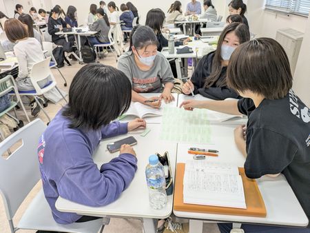 考えを共有するグループワーク