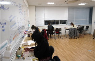 イノベーションルームでの学修の様子1