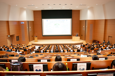 学長による大学の概要と魅力説明２