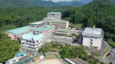 新見公立大学全景